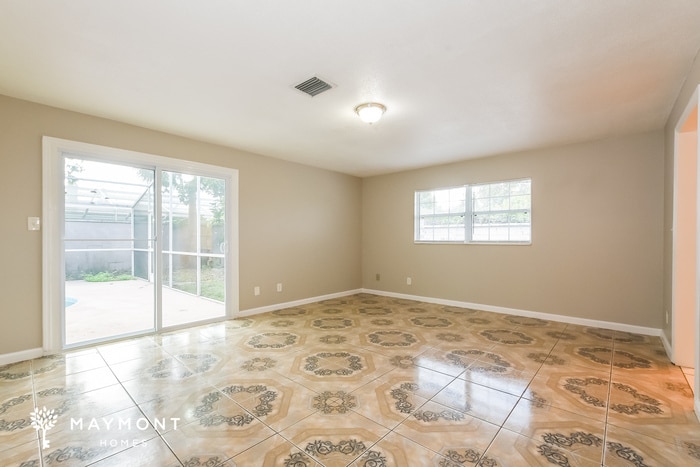 Building Photo - 5536 Kingswood Dr