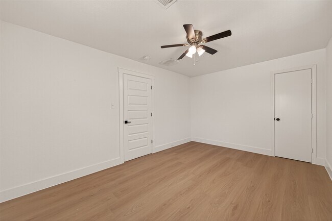 Building Photo - 3209 McCrarey Dr