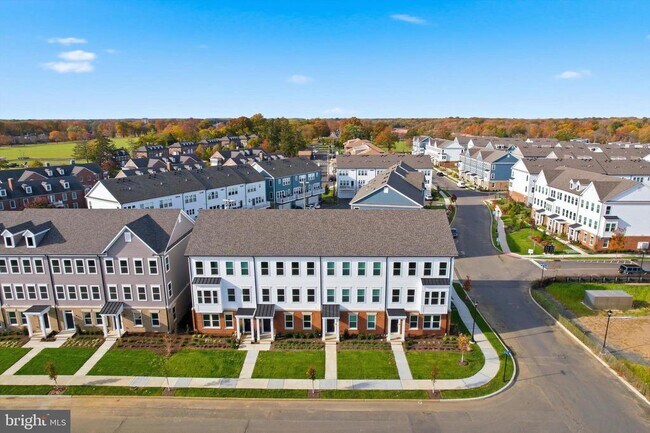 Building Photo - 4 Barton Ave