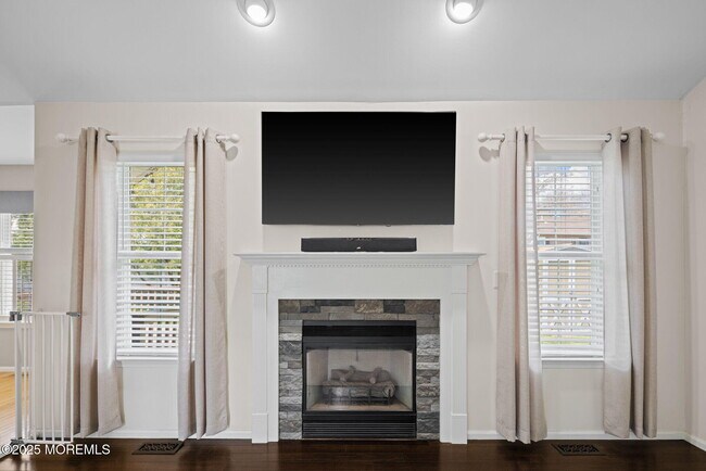 Building Photo - 148 Mizzen Ave