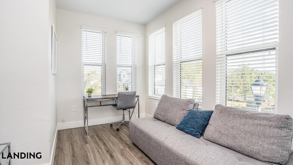 Building Photo - 4950 W Prescott St