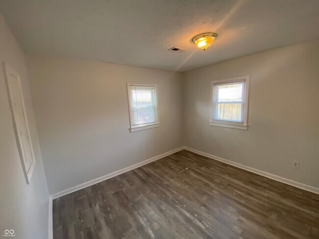 Building Photo - 410 N 20th Ave