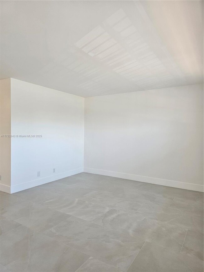 Building Photo - 13455 SW 9th Ct