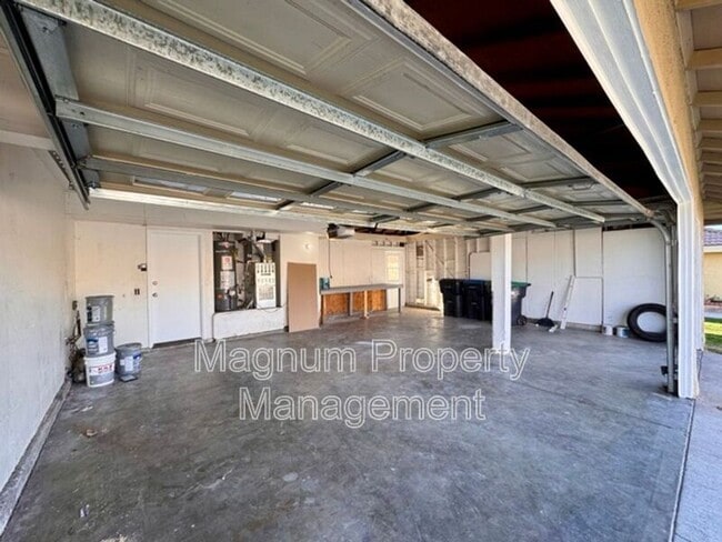 Building Photo - 24473 St Thomas Ave