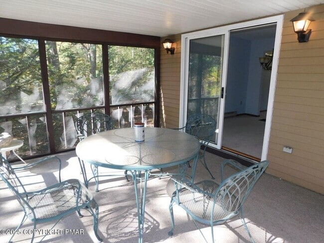 Building Photo - 3-bedroom, 2-bath home featuring an open f...