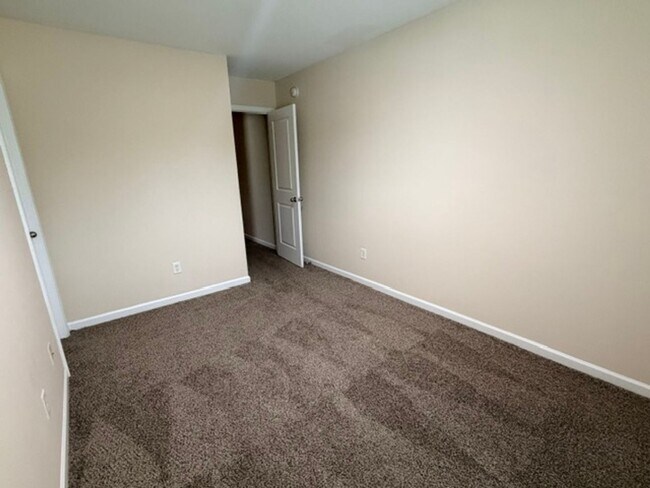 Building Photo - 123 Winterberry Ln