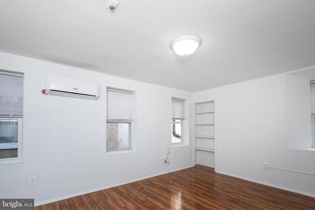 Building Photo - 633 N 3rd St