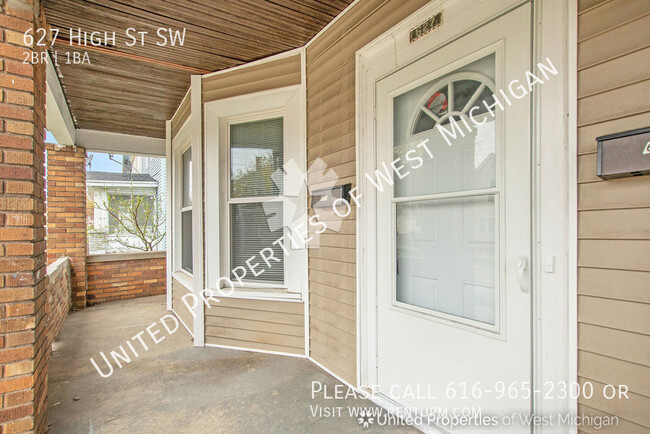 Building Photo - Available Now |2 Bed 1 Bath Lower Level Ap...