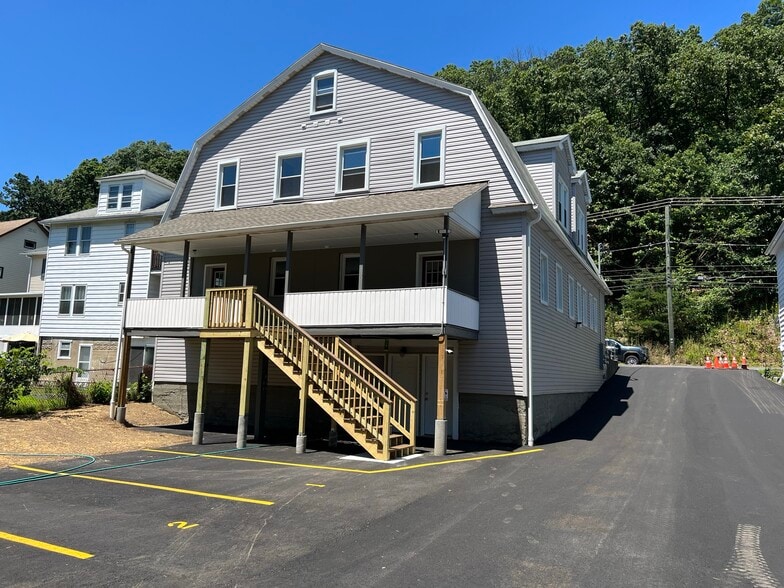 Rear Exterior - 3007 S Main St