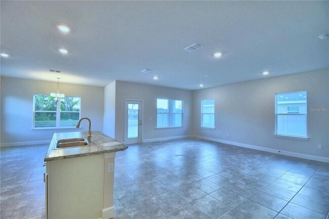 Building Photo - 906 Sofia Ln