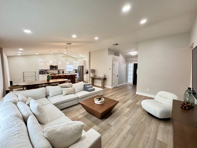 Building Photo - Stylish 3-Bedroom Home with Solar Panels, Modern Upgrades & Pet-Friendly