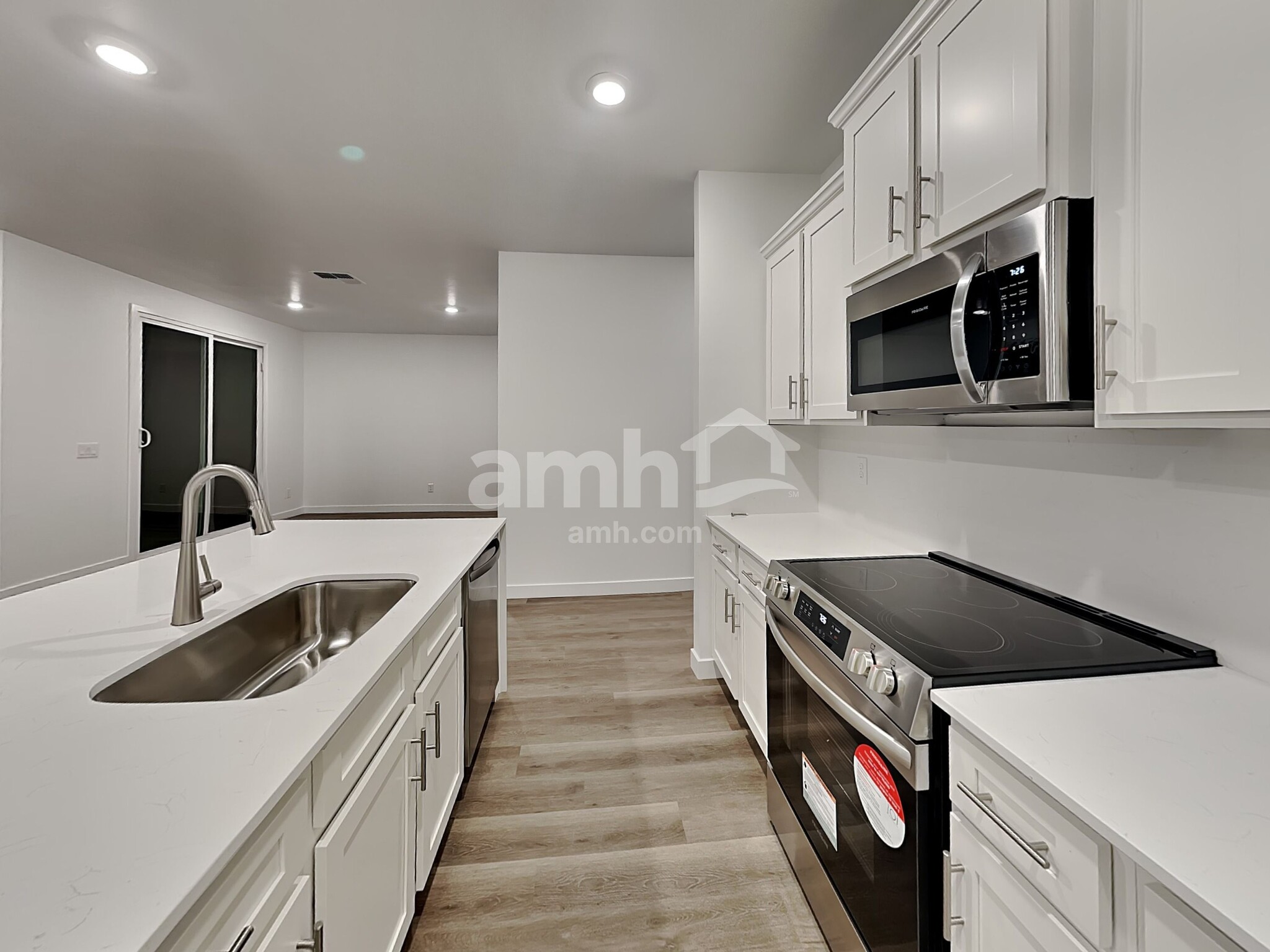 Building Photo - 2120 W Alicia Dr