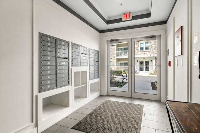 Building Photo - 130 University Ave