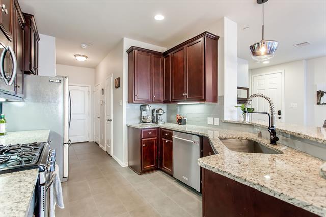 Building Photo - 932 Brookville Ct