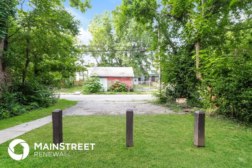 Building Photo - 2216 W Main St