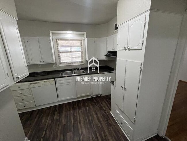 Building Photo - 1367 Bonnie Dr