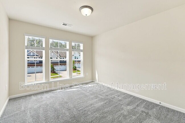 Building Photo - 460 Glen Clova Dr