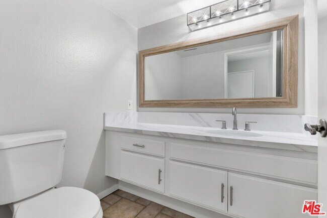 Building Photo - 603 Racquet Club Ln