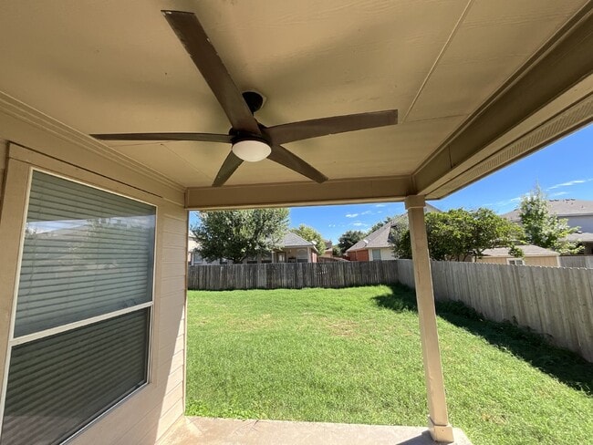 Building Photo - "Charming 3-Bed Oasis with Granite Touches & Cozy Fireplace in Cibolo!"