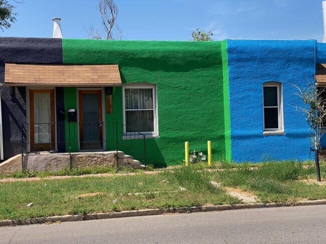 Primary Photo - 2737 N Downing St