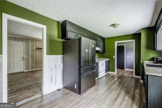 Building Photo - 2193 Kings Forest Dr SE