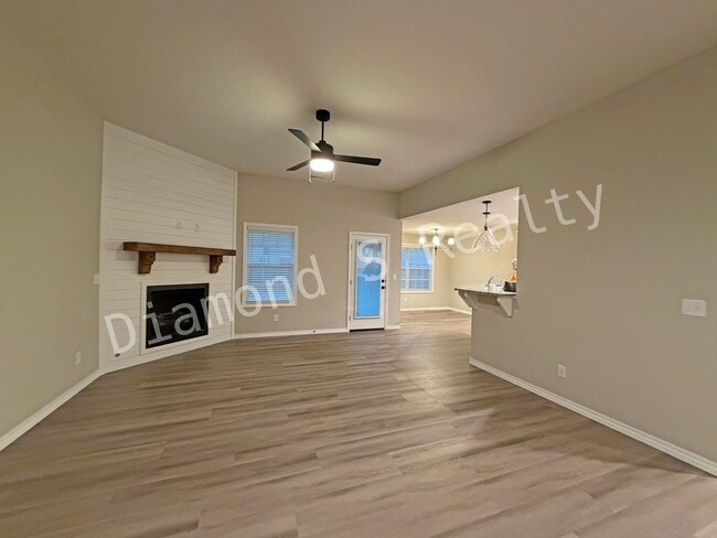 Building Photo - **Gorgeous 4-Bedroom Home in Olde World Estates Subdivision**