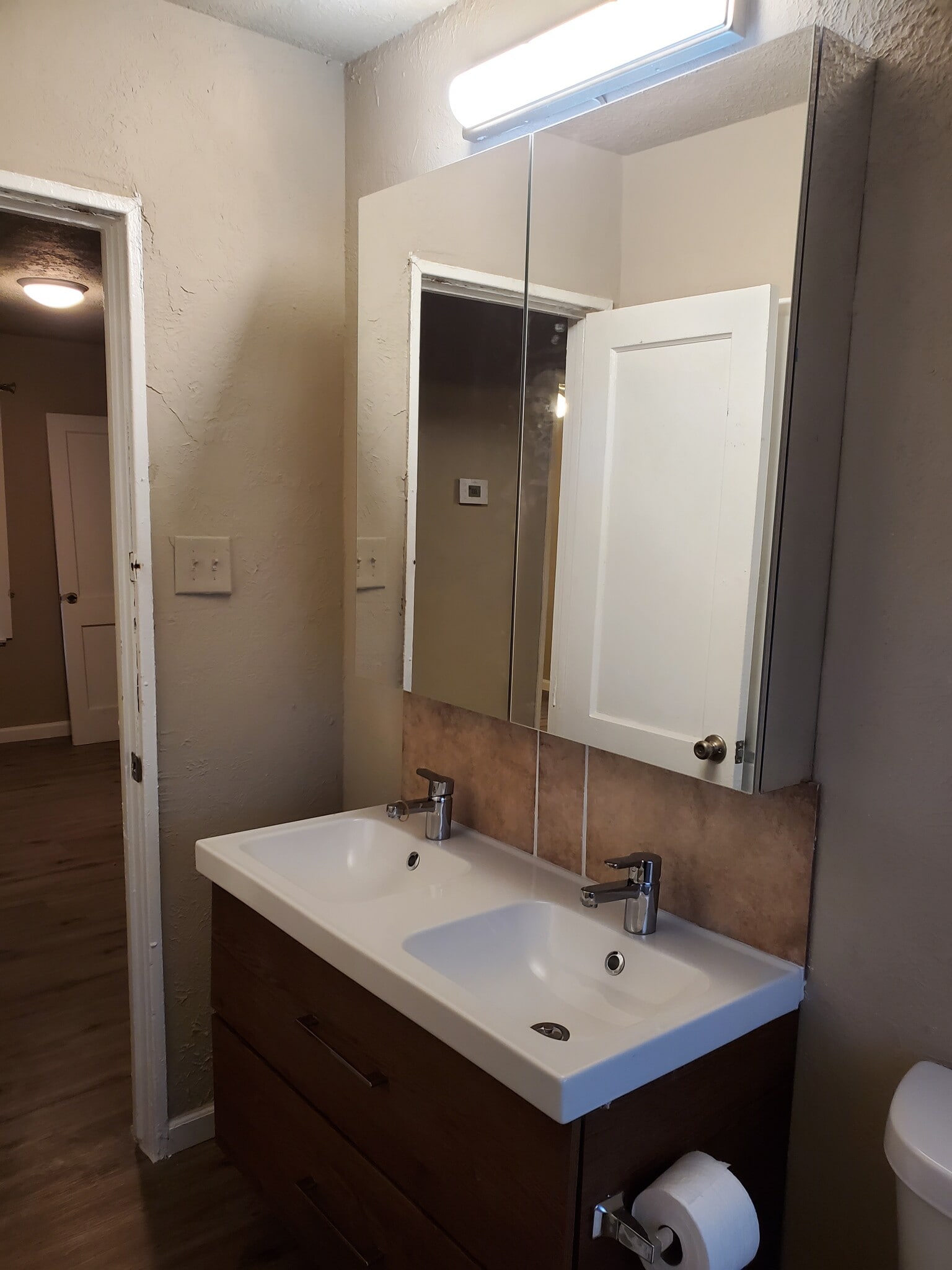 Building Photo - 5131 Lyndhurst Dr