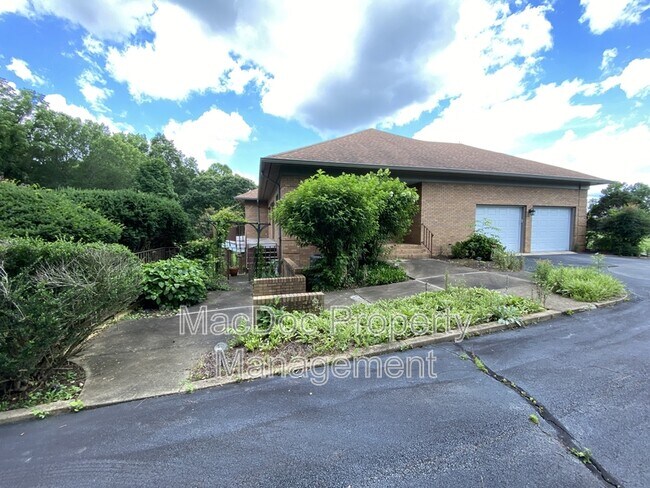 Building Photo - 11225 N Club Dr