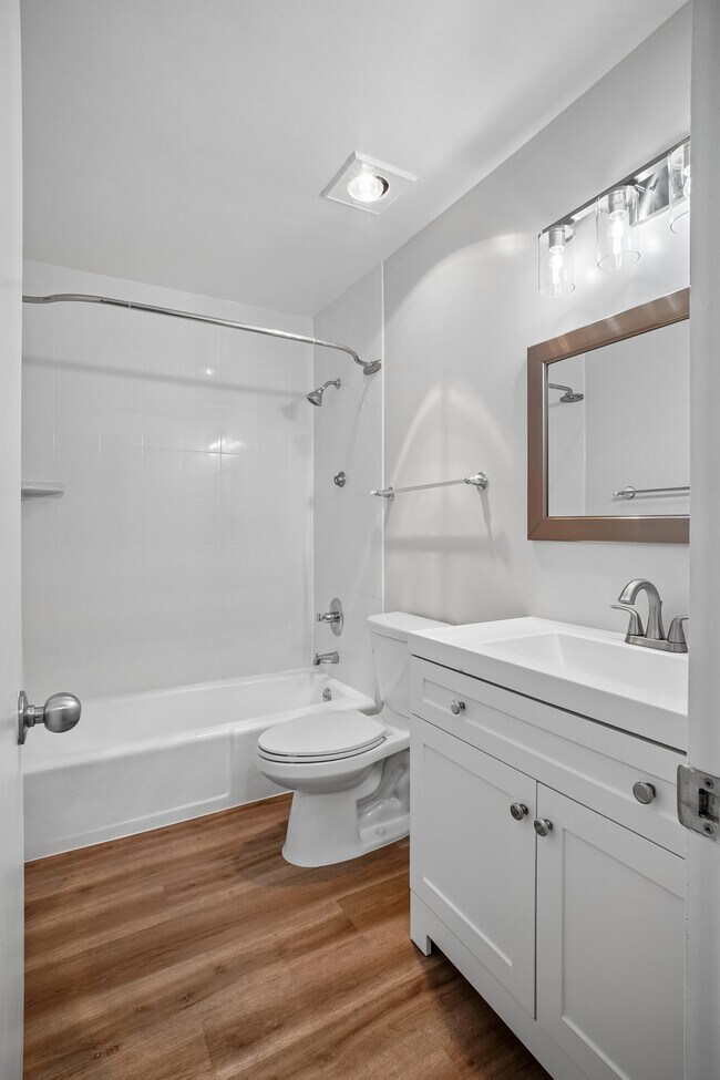 Building Photo - 5128 Cliffhaven Dr