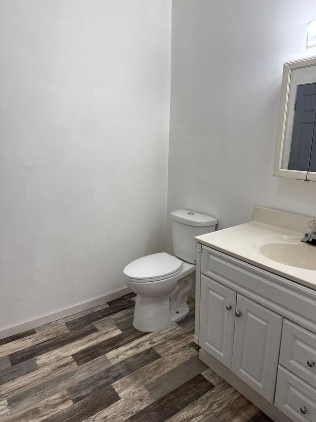 Building Photo - 1145 W Calhoun Ave