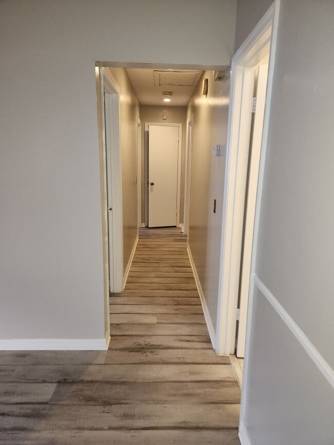 Building Photo - Charming 3-1.5 Duplex Near SunRail – Maitland