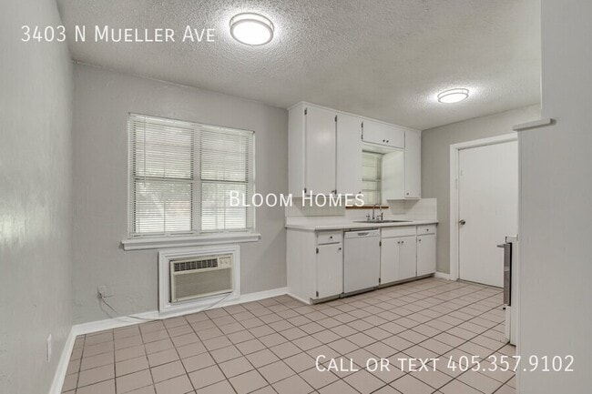 Building Photo - 3403 N Mueller Ave
