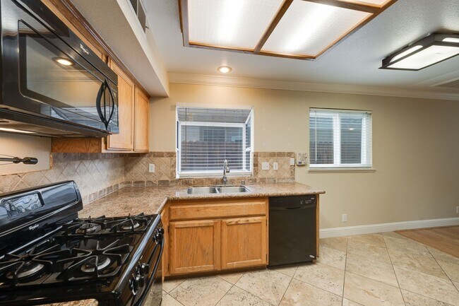Building Photo - 3-Bed, 2.5-Bath Antelope Home with Vaulted Ceilings & Spacious Yard