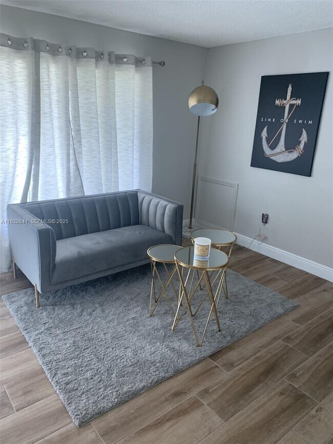 Building Photo - 15660 SW 100th Ave