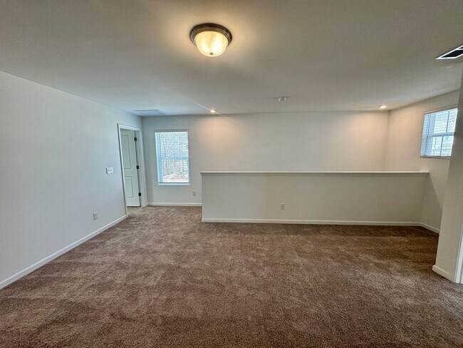 Building Photo - 4BR/2.5BA Two Car Garage in Element Park