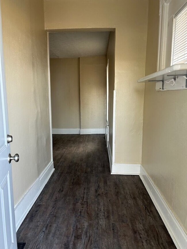 Building Photo - 820-822 HUFFMAN