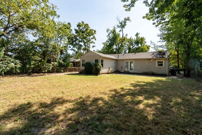 Building Photo - Brookside beauty! Step inside your new home!