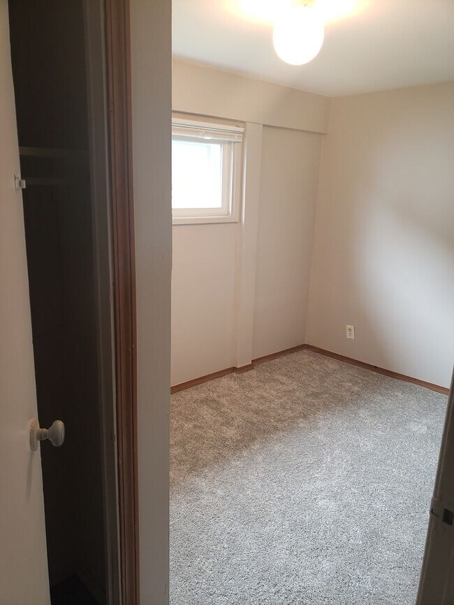 Building Photo - Charming Four Bedroom Home Located Near Cornwall Park.