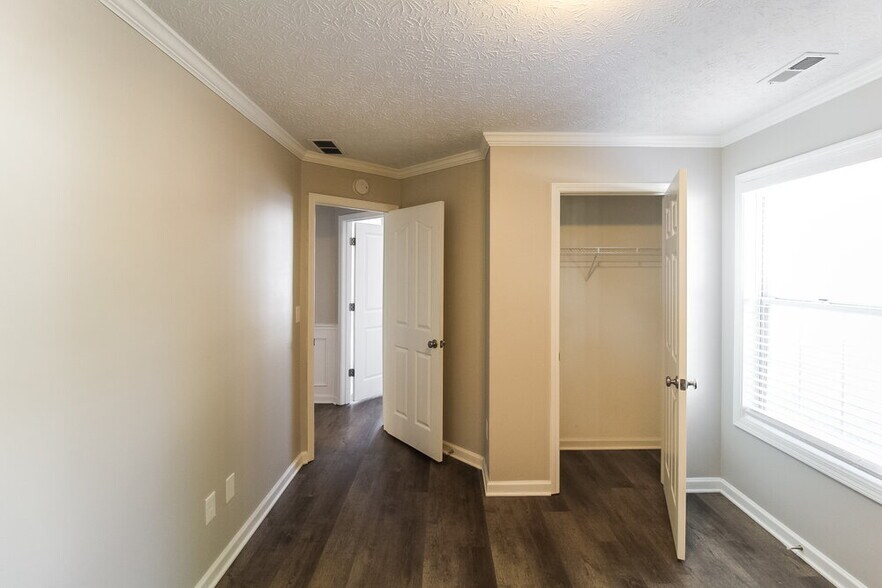 Building Photo - 125 Eastfield Ct
