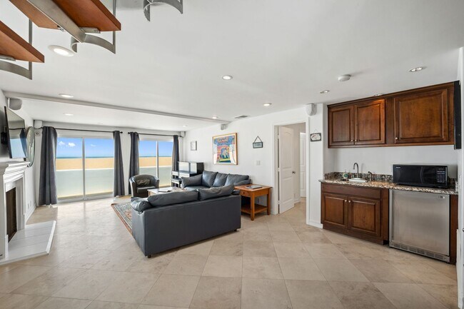 Building Photo - 3525 Ocean Dr