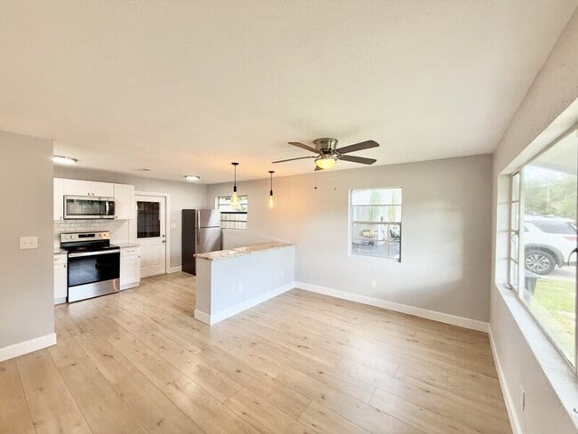 Building Photo - 5131 13th Ave N