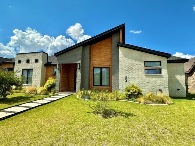 Building Photo - Refined Living in Preston Manor | Stunning 4/3/2 With Elevated Finishes