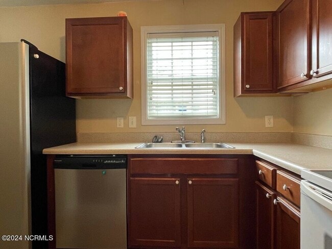 Building Photo - 143 Apache Trail