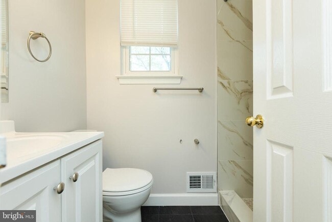 Building Photo - 9004 Roundleaf Way