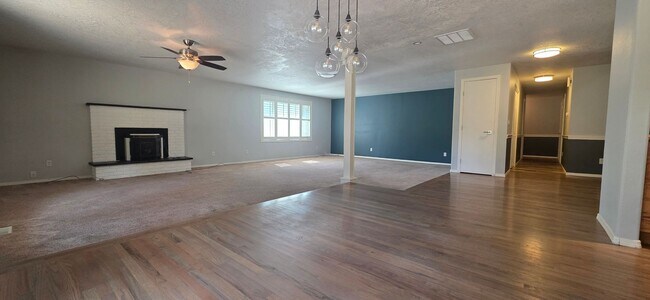 Building Photo - 6818 W Desert Ave