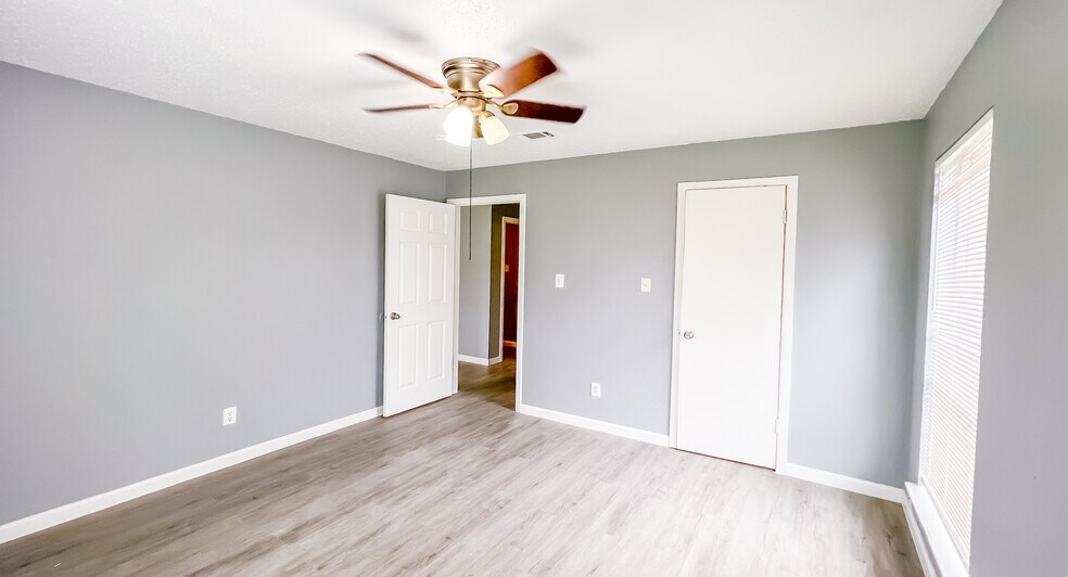 Building Photo - 200 Uhland Rd