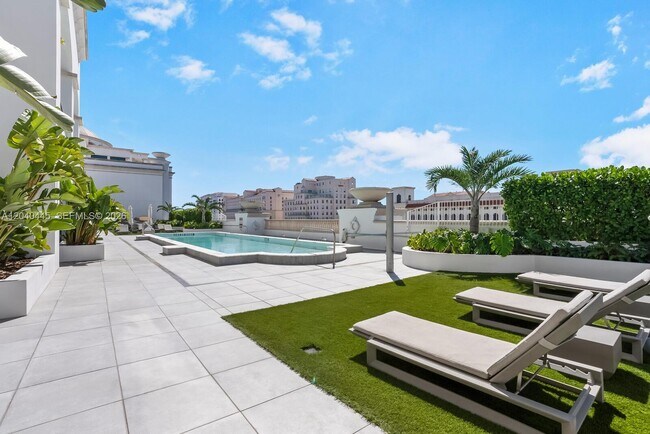 Building Photo - 275 Giralda Ave