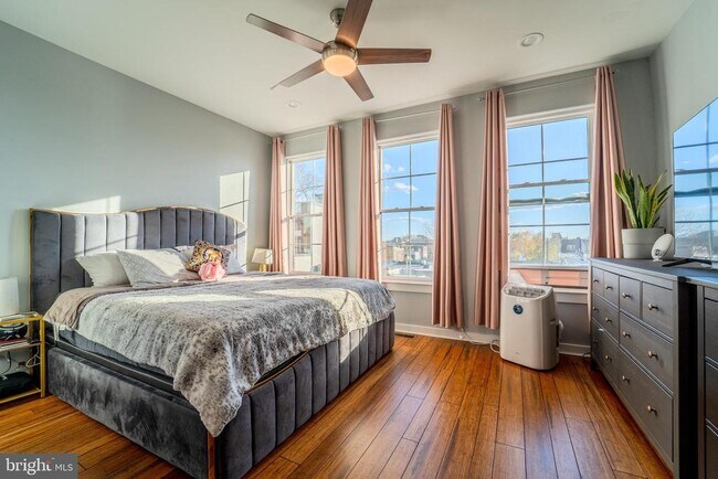 Building Photo - 617 McClellan St