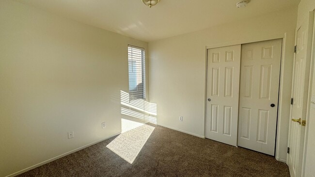 Building Photo - 3 bed, 2.5 bath, 1,746 sq ft home in southwest Las Vegas