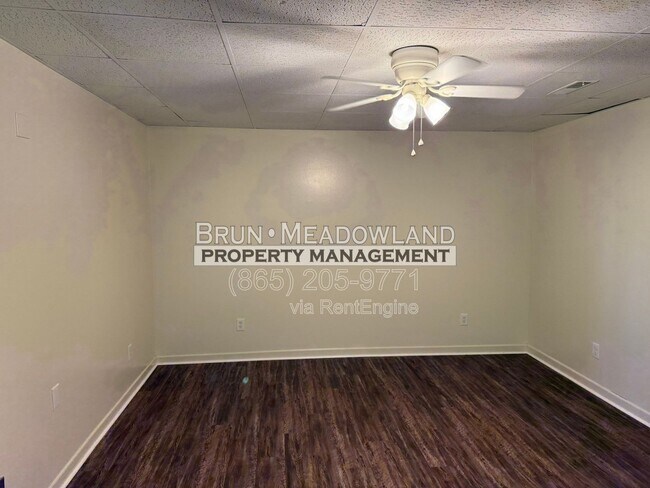 Building Photo - 1921 Meadowland Ln